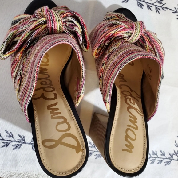 Size 6.5 Multicolor Woven YUMI Mules - Picture 6 of 8